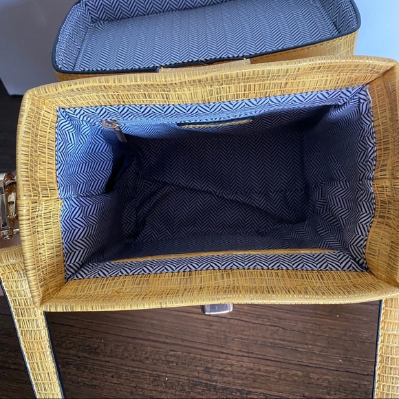 Isabelle Handbag Vegan Box purse - Picture 8 of 9